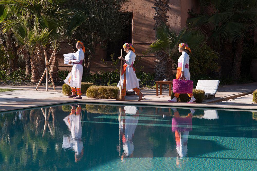 ติกมิซา สวีทส์ แอนด์ พาวิเลียน Hotel Ouled Jelal ภายนอก รูปภาพ Staff at the B2 Boutique Hotel, Marrakech, Morocco