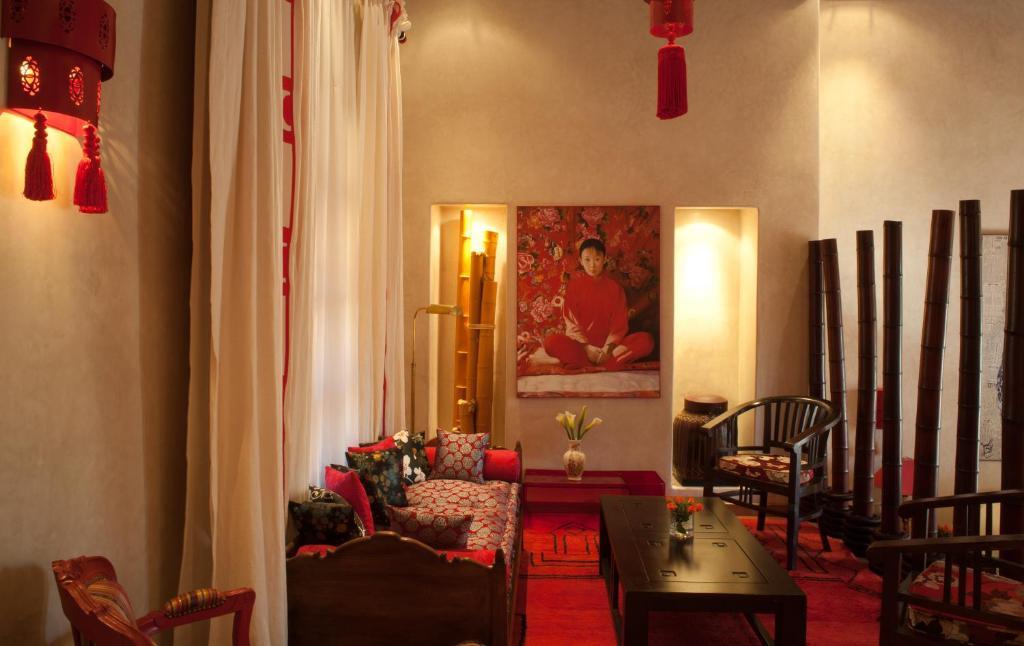 ติกมิซา สวีทส์ แอนด์ พาวิเลียน Hotel Ouled Jelal ห้อง รูปภาพ A Chinese massage parlor in Paris