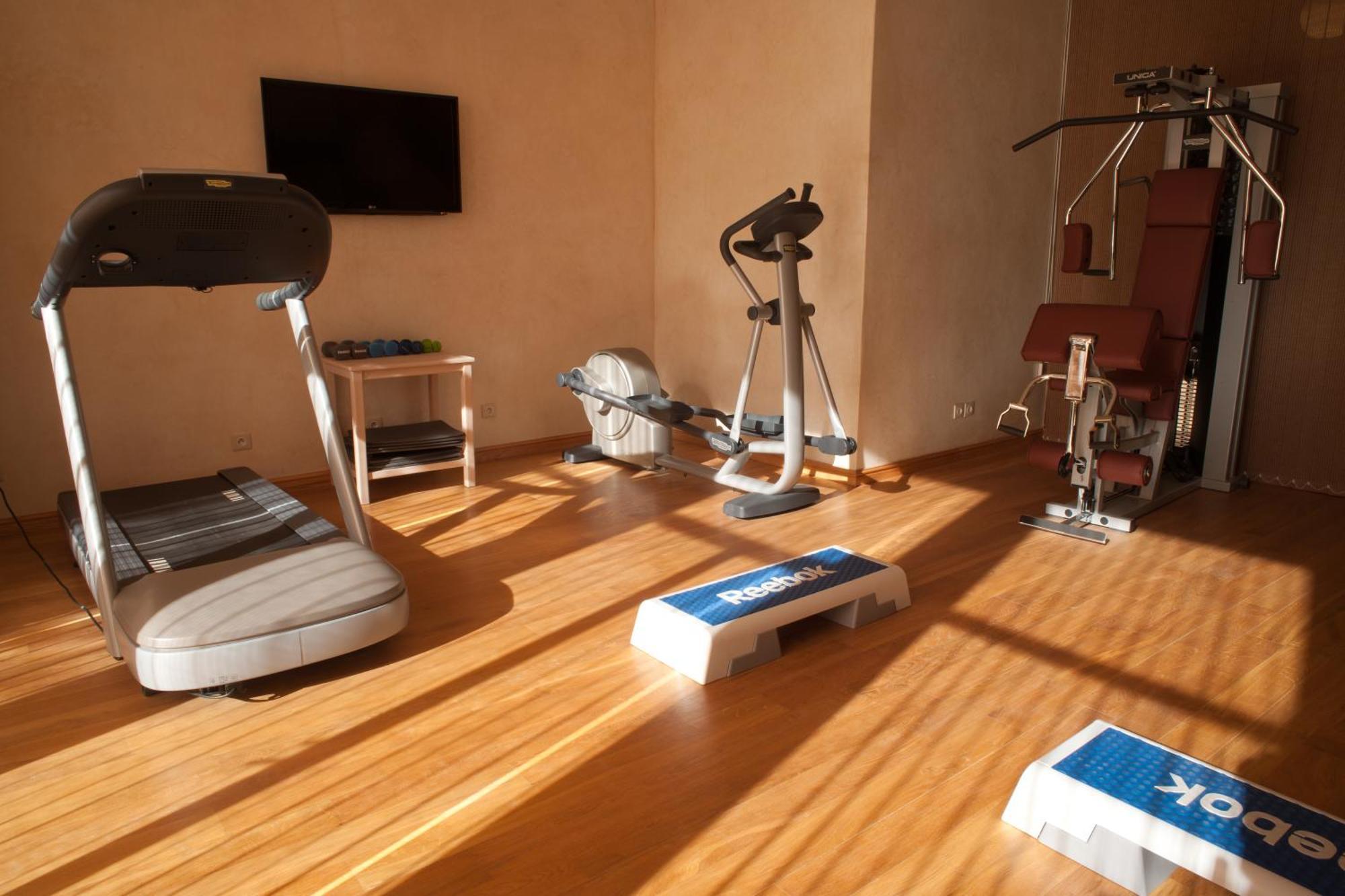 ติกมิซา สวีทส์ แอนด์ พาวิเลียน Hotel Ouled Jelal ภายนอก รูปภาพ A home gym