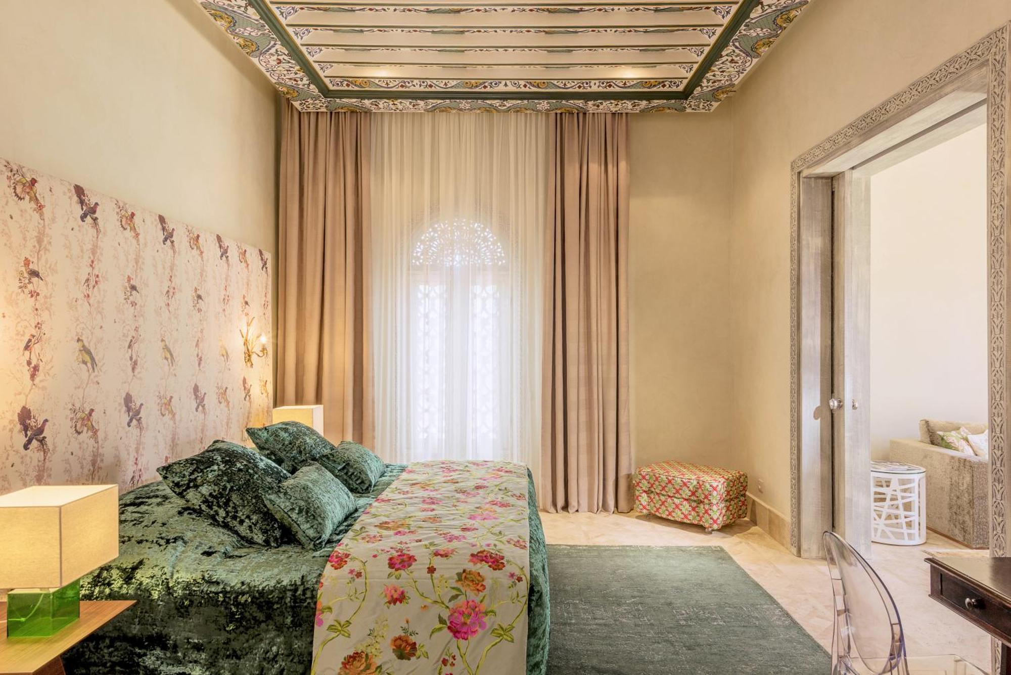 ติกมิซา สวีทส์ แอนด์ พาวิเลียน Hotel Ouled Jelal ห้อง รูปภาพ A bedroom at the hotel