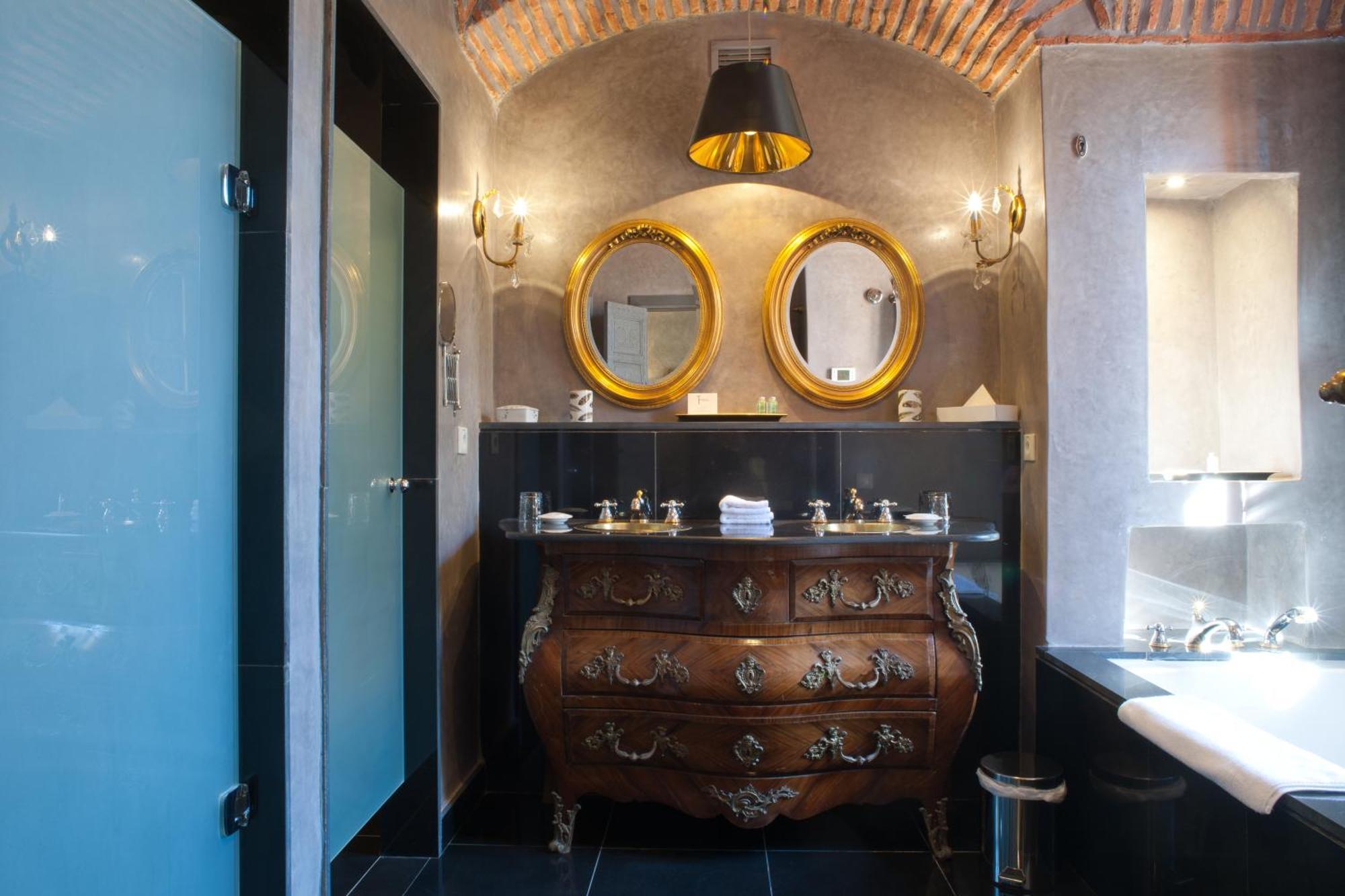 ติกมิซา สวีทส์ แอนด์ พาวิเลียน Hotel Ouled Jelal ภายนอก รูปภาพ Bathroom