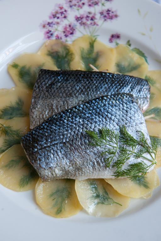 ติกมิซา สวีทส์ แอนด์ พาวิเลียน Hotel Ouled Jelal ภายนอก รูปภาพ Pickled herring