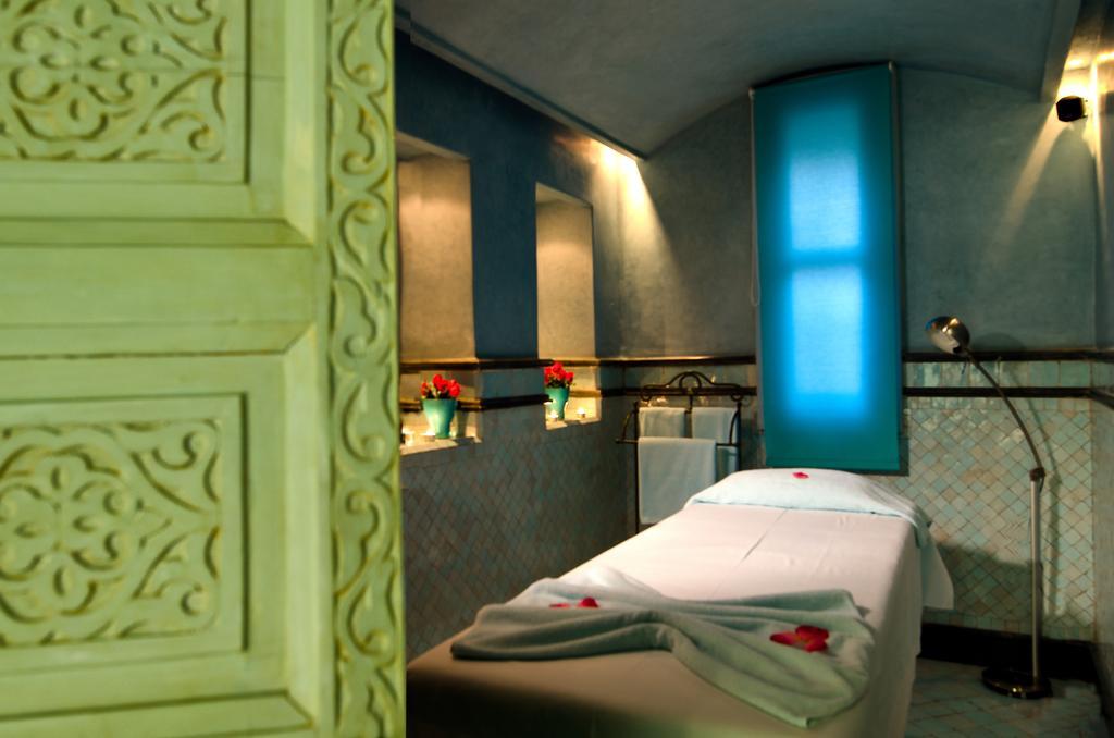ติกมิซา สวีทส์ แอนด์ พาวิเลียน Hotel Ouled Jelal ภายนอก รูปภาพ A treatment room at the Bvlgari Spa