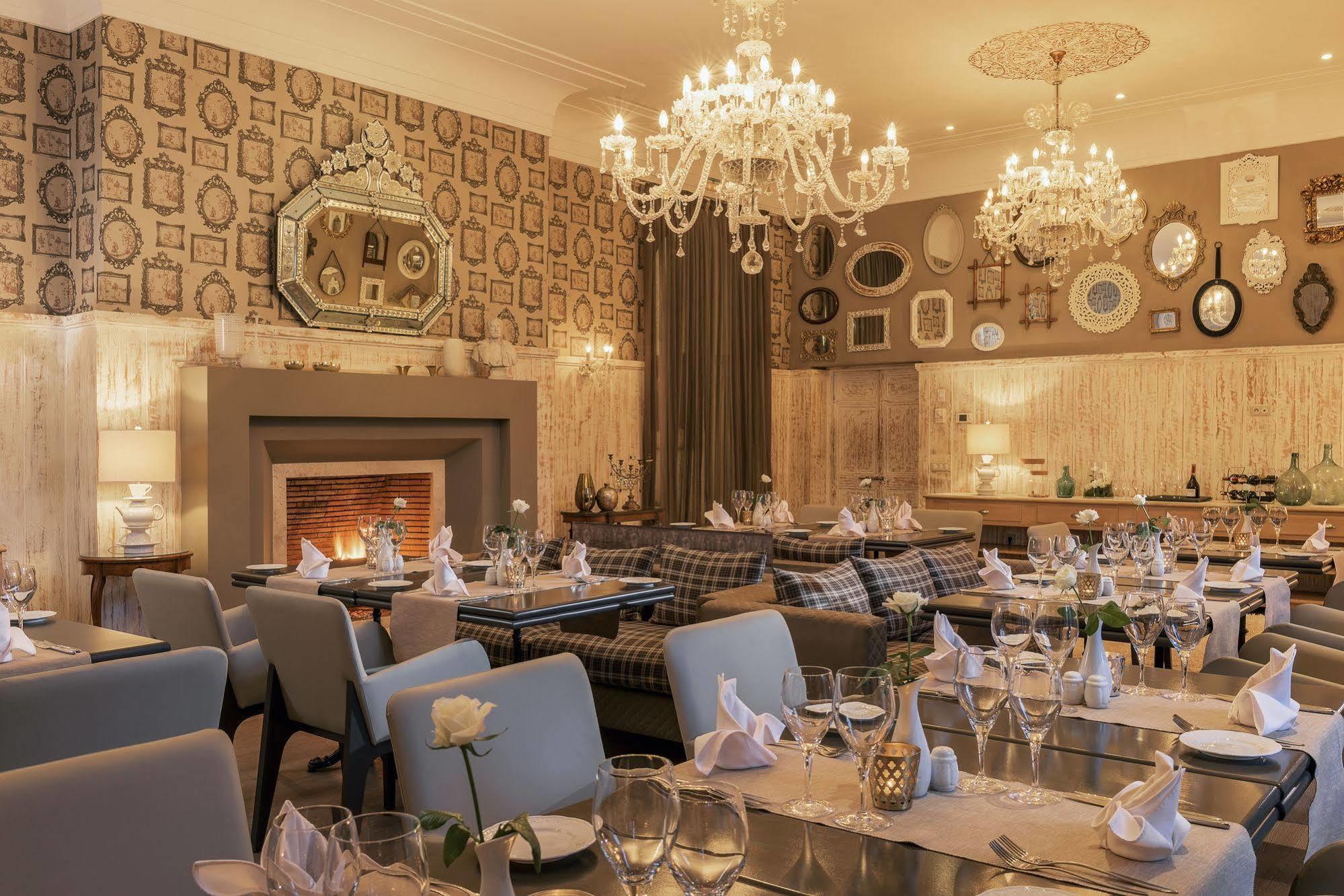 ติกมิซา สวีทส์ แอนด์ พาวิเลียน Hotel Ouled Jelal ภายนอก รูปภาพ The restaurant at The Vineyard Hotel